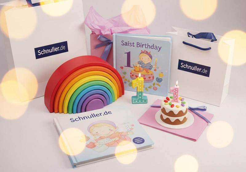 Bunte Geschenke zum ersten Geburtstag mit Holzspielzeug und Geburtstagsdekoration